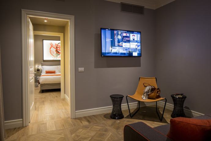 Imagen de la habitación del Hotel The FRAME. Foto 10