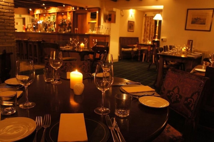 Imagen del bar/restaurante del Hotel The Fairfax Arms. Foto 2