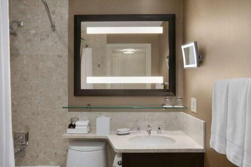 Imagen de la habitación del Hotel The Fairmont Royal York. Foto 16