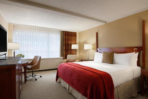 Imagen de la habitación del Hotel The Fairmont Winnipeg. Foto 11