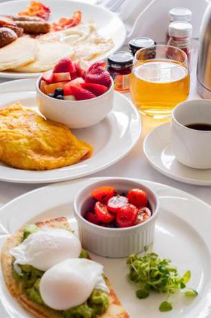 Imagen de la habitación del Hotel The Fairmont Winnipeg. Foto 18