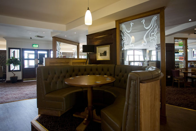 Imagen del bar/restaurante del Hotel The Fairway, Dodworth. Foto 3