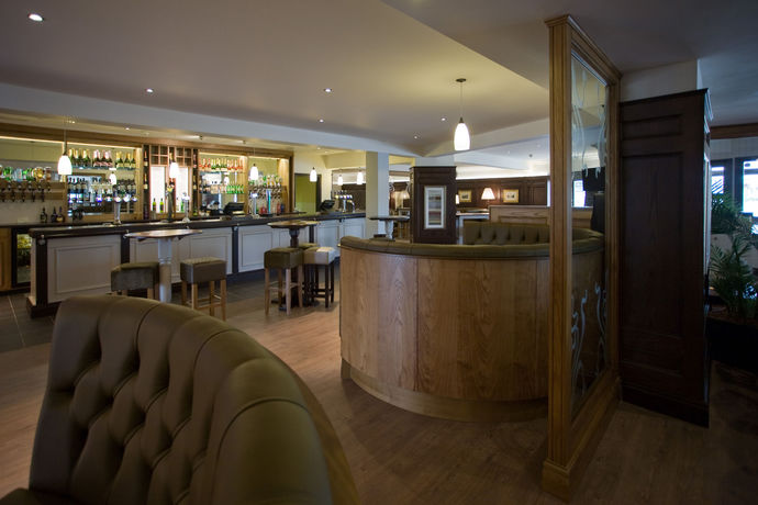 Imagen del bar/restaurante del Hotel The Fairway, Dodworth. Foto 4