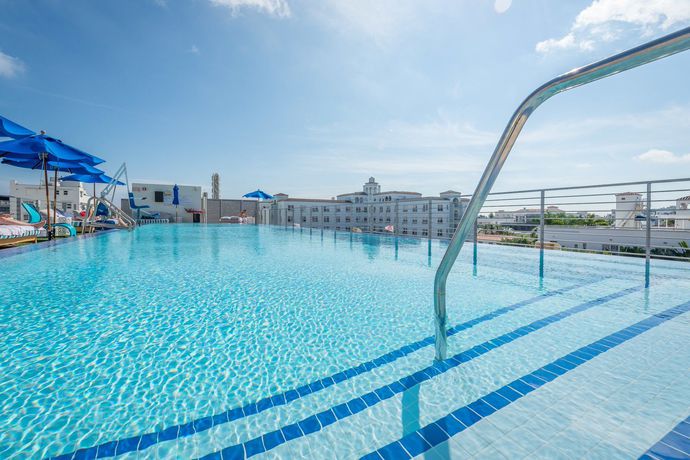 Imagen de la piscina del Hotel The Fairwind. Foto 8