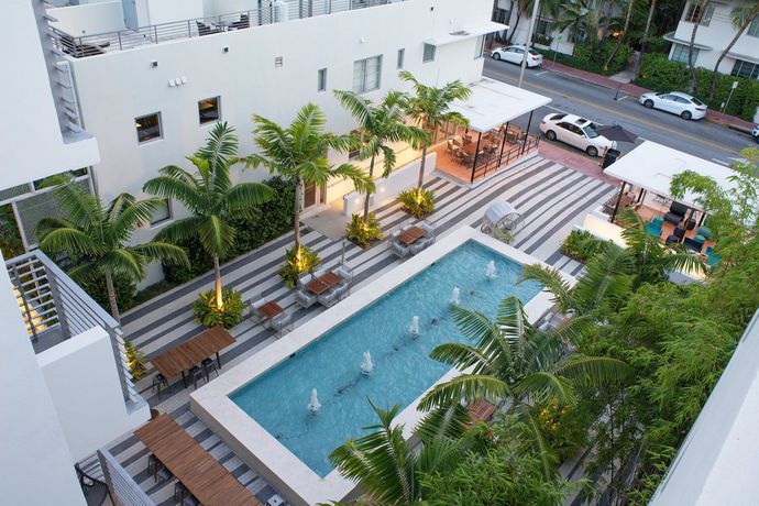 Imagen de la piscina del Hotel The Fairwind. Foto 10