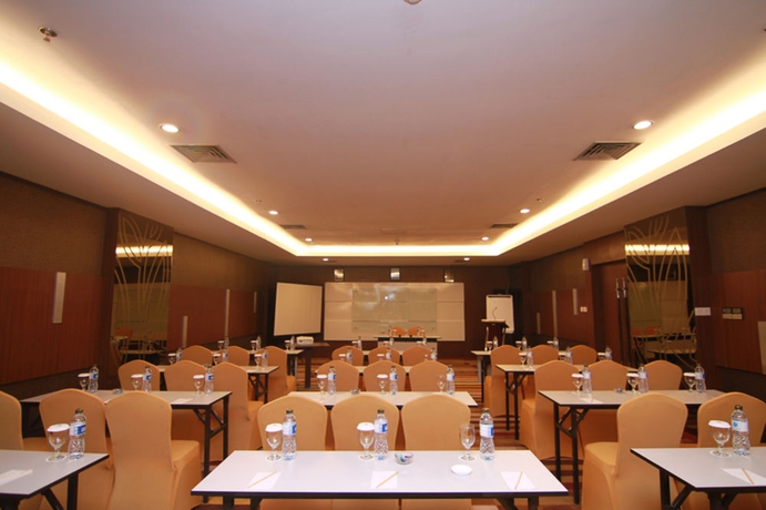 Imagen de los interiores del Hotel The Falatehan. Foto 10
