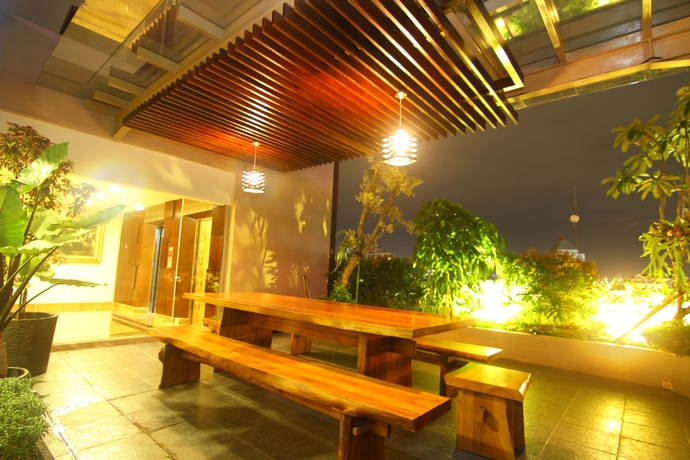 Imagen del bar/restaurante del Hotel The Falatehan. Foto 3