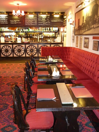 Imagen del bar/restaurante del Hotel The Falcon. Foto 2