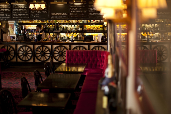 Imagen del bar/restaurante del Hotel The Falcon. Foto 3