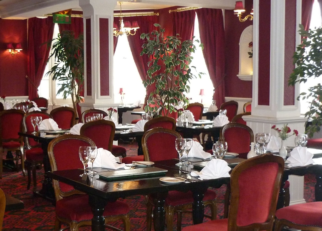 Imagen del bar/restaurante del Hotel The Falcon. Foto 4