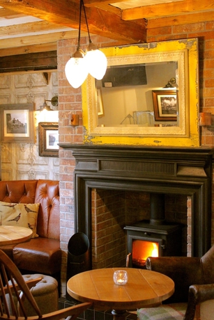 Imagen del bar/restaurante del Hotel The Falcon Inn. Foto 6