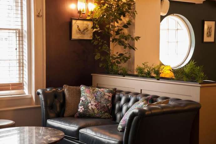 Imagen del bar/restaurante del Hotel The Falcon and Restaurant. Foto 3