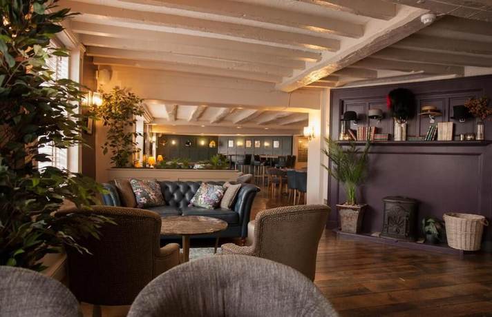 Imagen del bar/restaurante del Hotel The Falcon and Restaurant. Foto 4