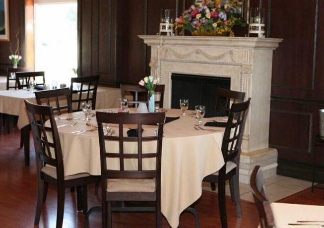 Imagen del bar/restaurante del Hotel The Falls Inn - Walters Falls. Foto 2