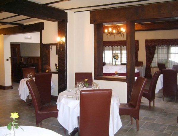Imagen del bar/restaurante del Hotel The Feathers. Foto 1