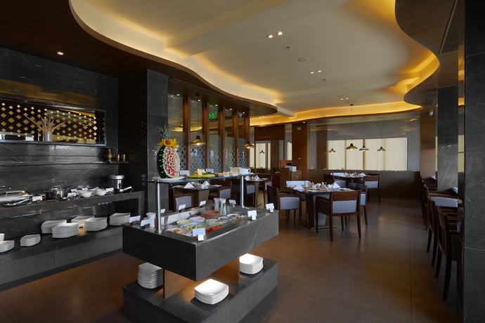 Imagen del bar/restaurante del Hotel The Fern - An Ecotel, Vadodara. Foto 6