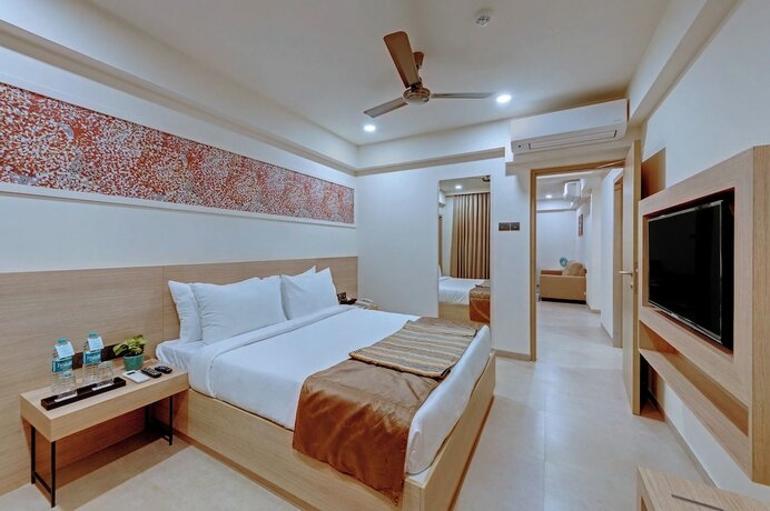 Imagen de la habitación del Hotel The Fern Habitat Candolim Goa. Foto 17