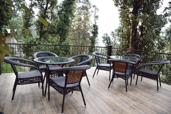 Imagen de los interiores del Hotel The Fern Hillside Resort Bhimtal. Foto 10