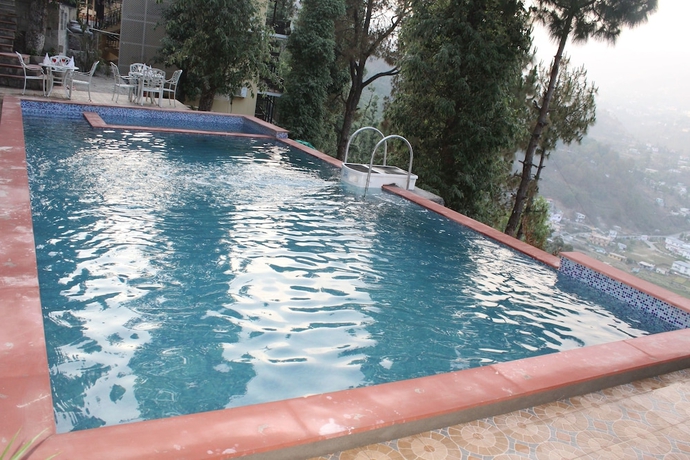 Imagen de la piscina del Hotel The Fern Hillside Resort Bhimtal. Foto 15