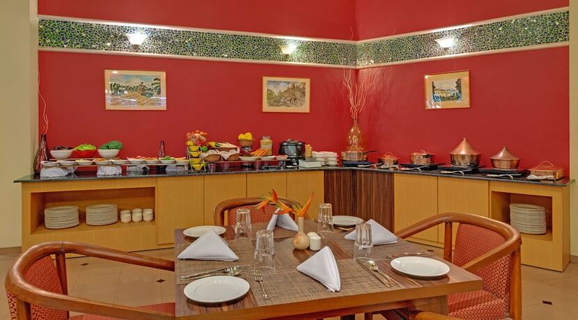 Imagen del bar/restaurante del Hotel The Fern Kesarval and Spa Verna Plateau, Goa. Foto 13