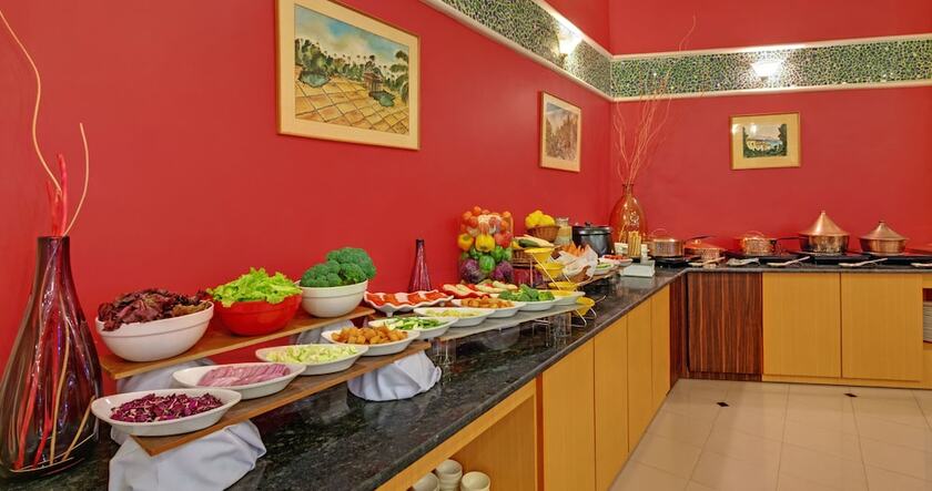 Imagen del bar/restaurante del Hotel The Fern Kesarval and Spa Verna Plateau, Goa. Foto 14