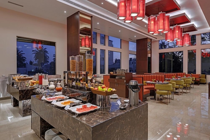 Imagen del bar/restaurante del Hotel The Fern, Kolhapur. Foto 7