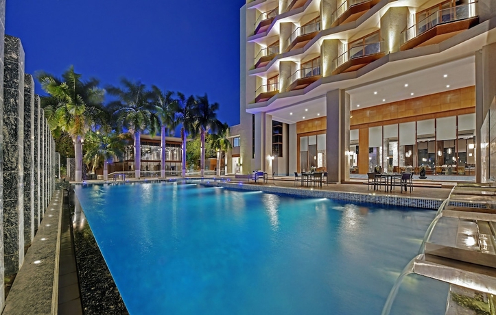 Imagen de la piscina del Hotel The Fern Leo Resort and Club Junagadh. Foto 15