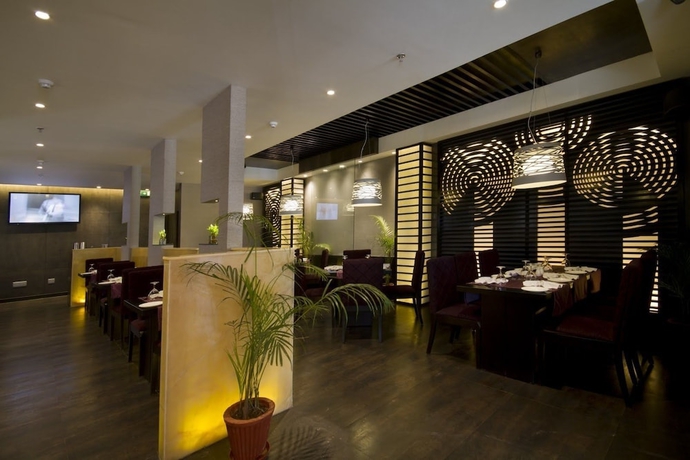 Imagen del bar/restaurante del Hotel The Fern Residency Chandigarh. Foto 3