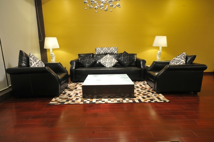 Imagen de los interiores del Hotel The Fern Residency Rajkot. Foto 16
