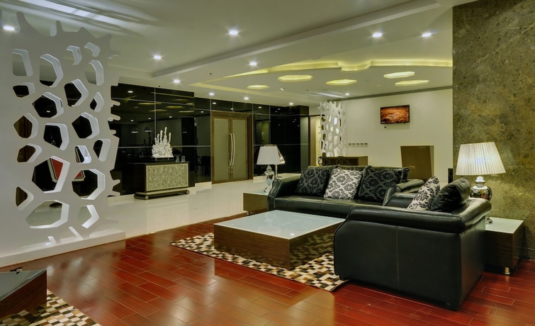 Imagen de los interiores del Hotel The Fern Residency Rajkot. Foto 17