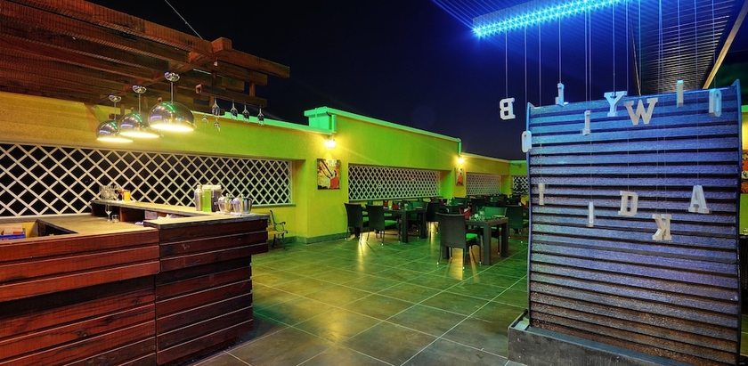 Imagen del bar/restaurante del Hotel The Fern Residency Rajkot. Foto 6