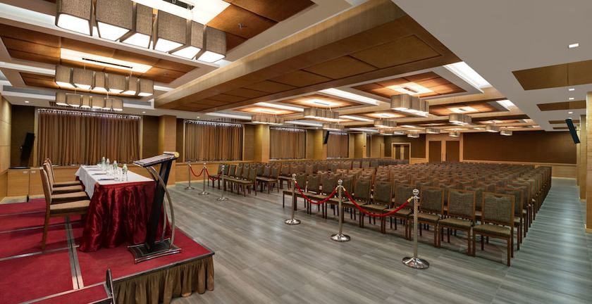 Imagen de los interiores del Hotel The Fern Residency Somnath. Foto 16