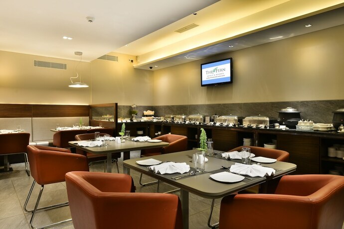 Imagen del bar/restaurante del Hotel The Fern Residency Vadodara. Foto 16