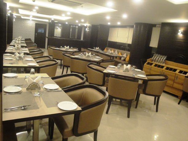 Imagen del bar/restaurante del Hotel The Fern Residency,midc. Foto 5