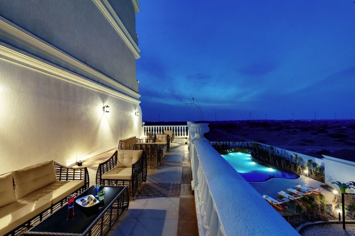 Imagen del bar/restaurante del Hotel The Fern Sattva Resort Dwarka. Foto 3
