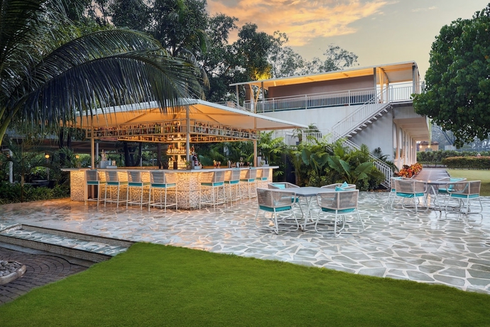 Imagen del bar/restaurante del Hotel The Fern Seaside Luxurious Tent Resort Daman, Series by Marriott. Foto 5