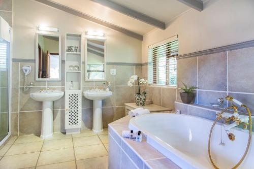 Imagen general del Hotel The Fernery Lodge & Chalets. Foto 1