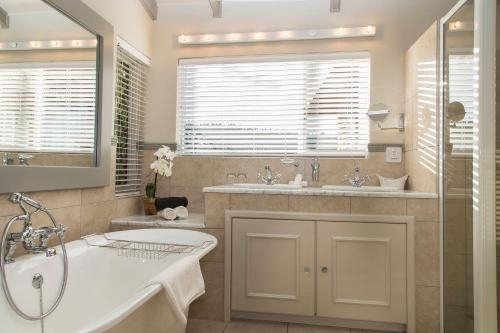 Imagen general del Hotel The Fernery Lodge & Chalets. Foto 4