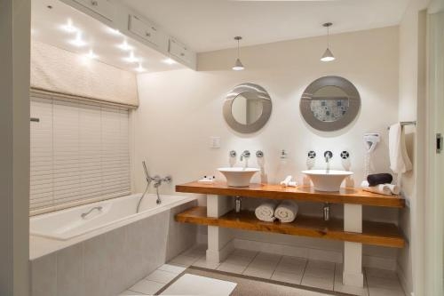 Imagen general del Hotel The Fernery Lodge & Chalets. Foto 5
