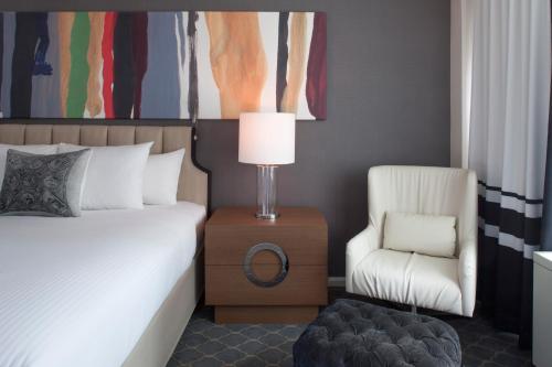 Imagen de la habitación del Hotel The Fifty Sonesta Hotel New York. Foto 15