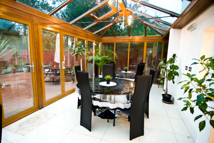 Imagen del bar/restaurante del Hotel The Firs Lodge. Foto 2