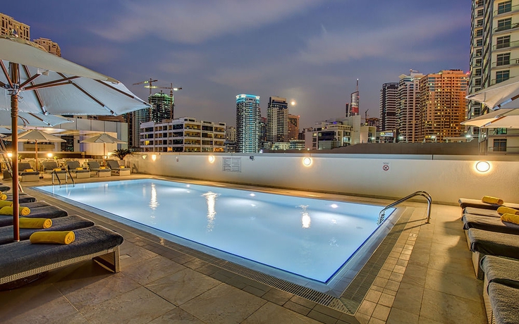 Imagen de la piscina del Hotel The First Collection Marina. Foto 16