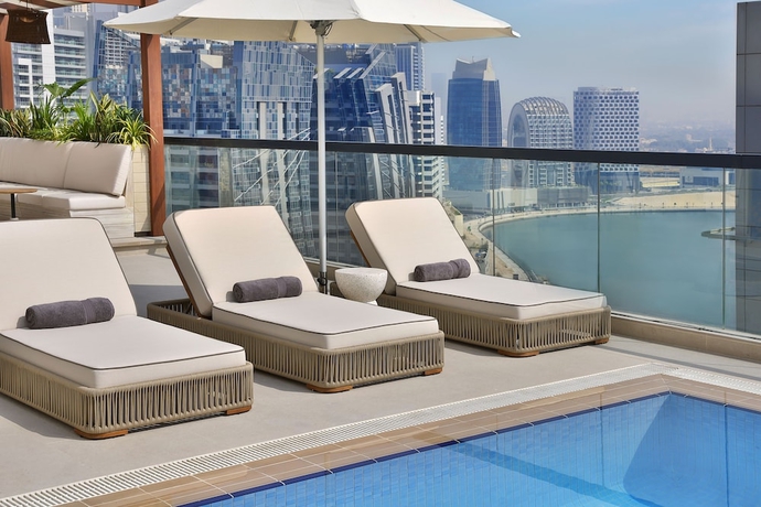 Imagen de la piscina del Hotel The First Collection Waterfront. Foto 16