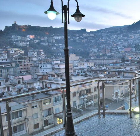 Imagen de la habitación del Hotel The First, Gjirokastra. Foto 15