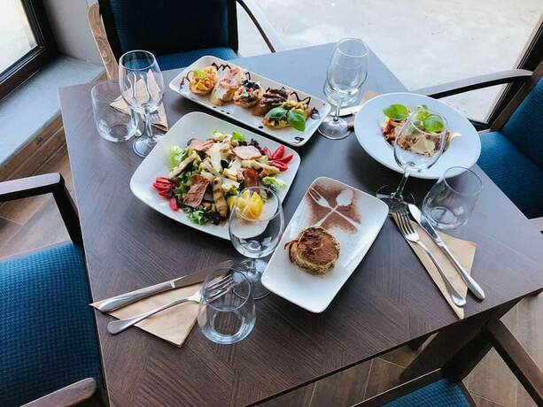 Imagen del bar/restaurante del Hotel The Five Elements Hotel. Foto 18