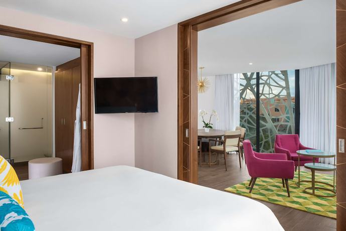 Imagen de la habitación del Hotel The Fives Downtown Hotel and Residences, Curio Collection by Hilton. Foto 12