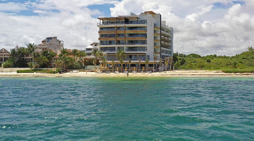 Imagen general del Hotel The Fives Oceanfront - Puerto Morelos. Foto 1