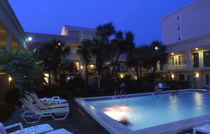 Imagen de la piscina del Hotel The Flamingo and Tower. Foto 12