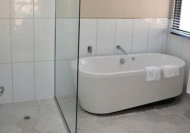 Imagen de la habitación del Hotel The Floating Forest. Foto 22