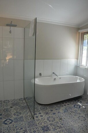 Imagen de la habitación del Hotel The Floating Forest. Foto 29